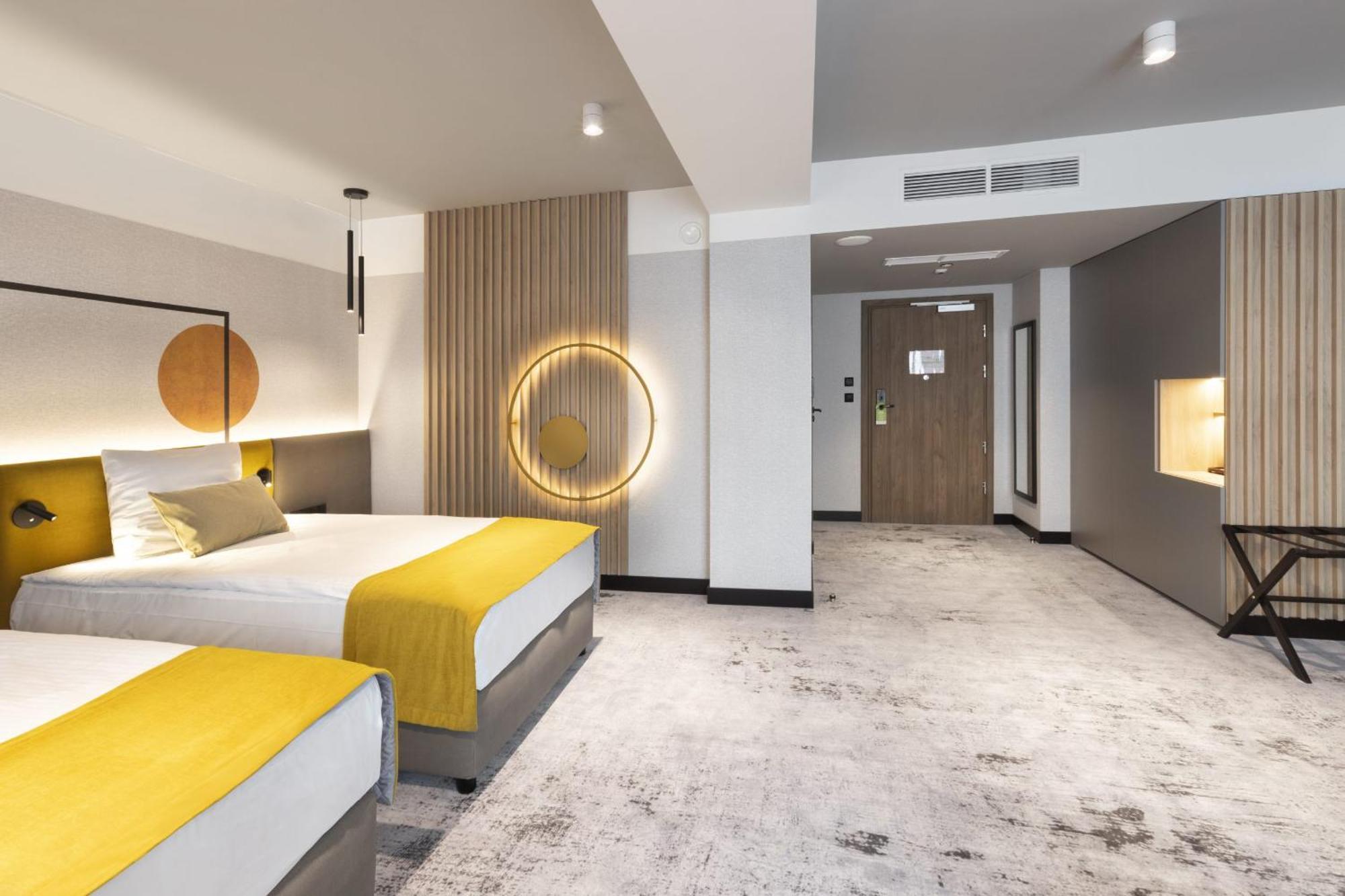 Voco Katowice By Ihg Hotel Exterior photo