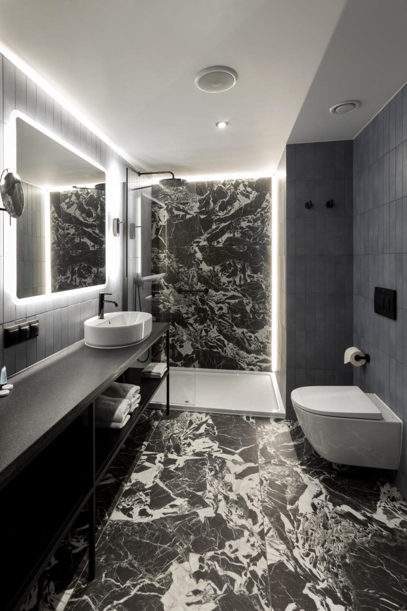 Voco Katowice By Ihg Hotel Exterior photo