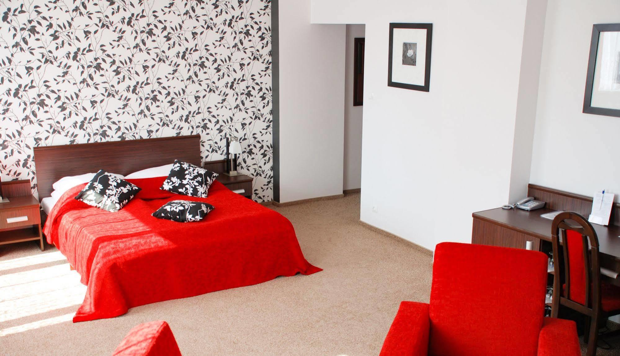 Voco Katowice By Ihg Hotel Exterior photo