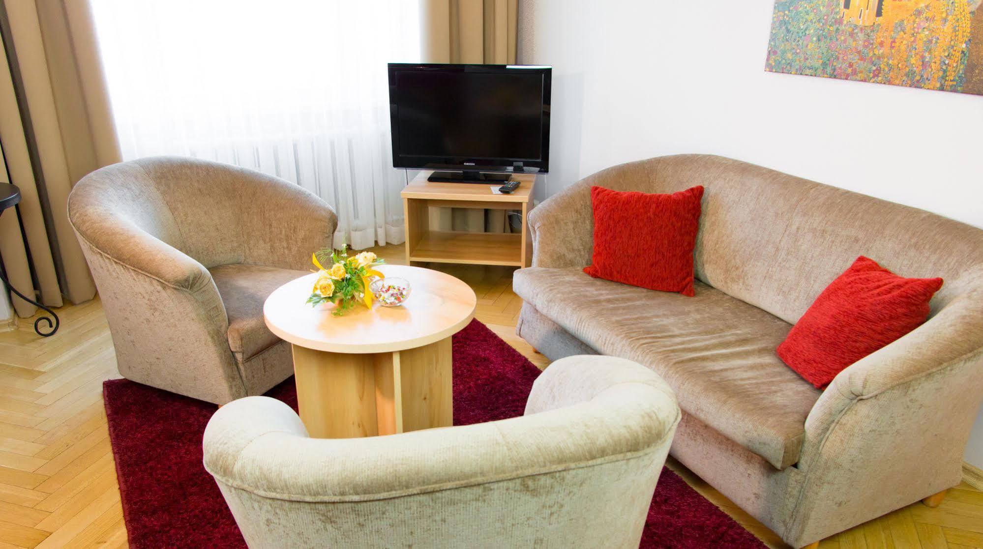 Voco Katowice By Ihg Hotel Exterior photo