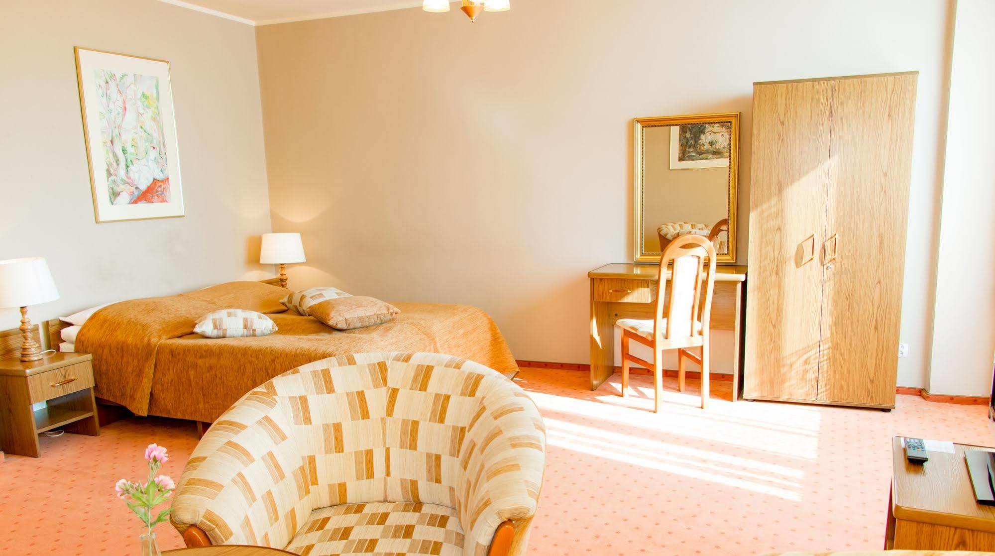 Voco Katowice By Ihg Hotel Exterior photo