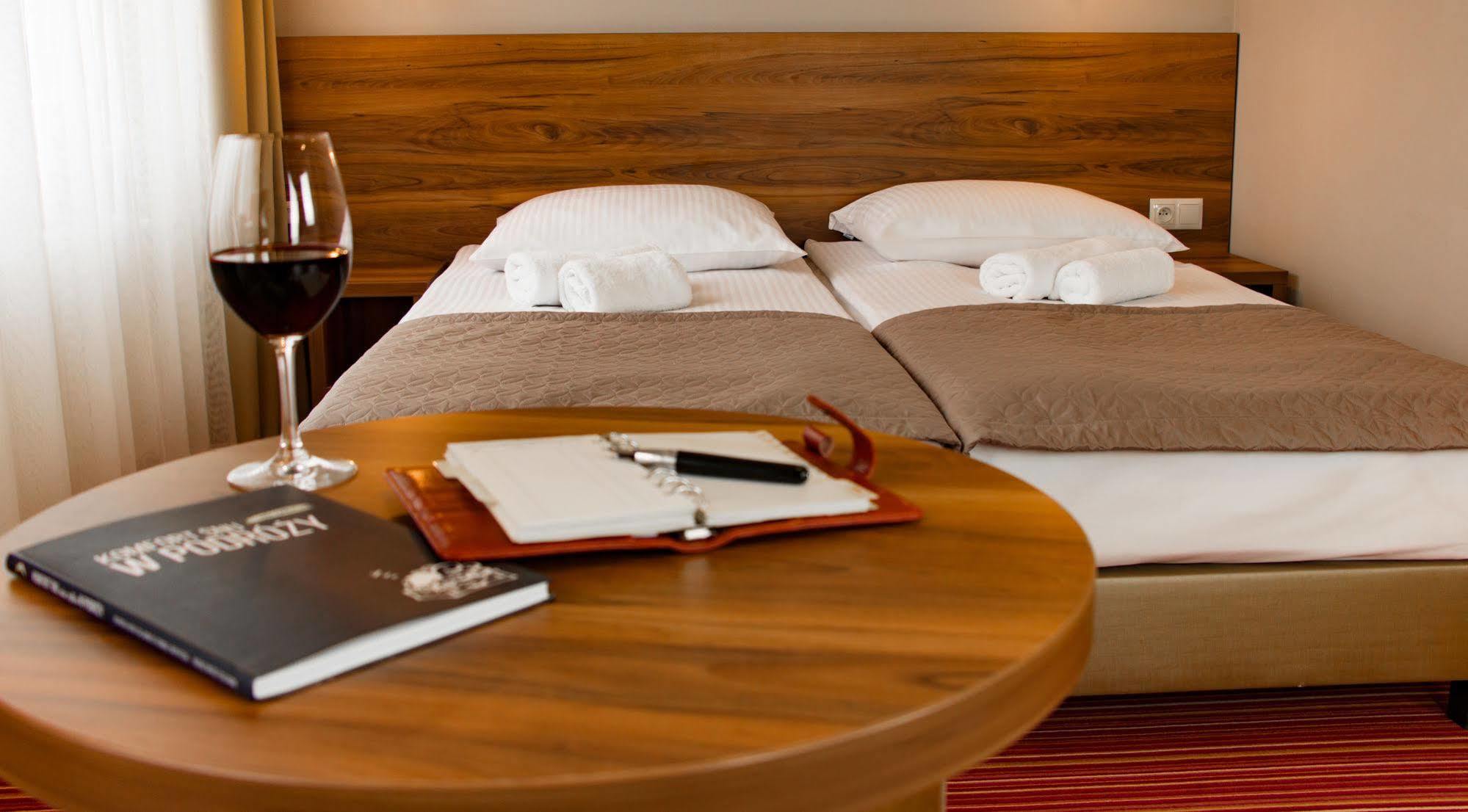 Voco Katowice By Ihg Hotel Exterior photo